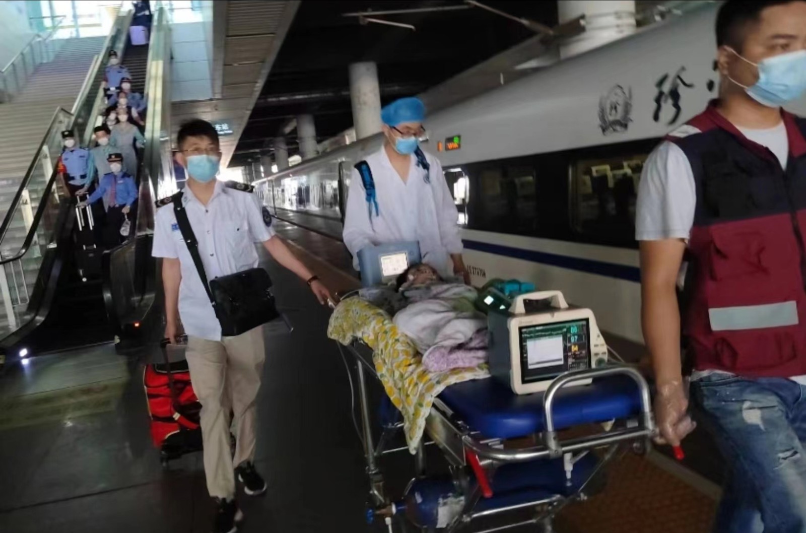 积石山高铁转运公司